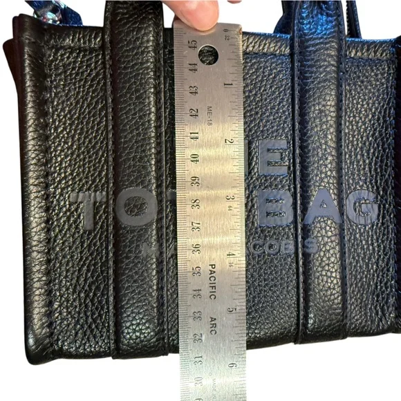 Marc Jacobs Black Leather The Tote Bag Crossbody Bag - Picture 6 of 15